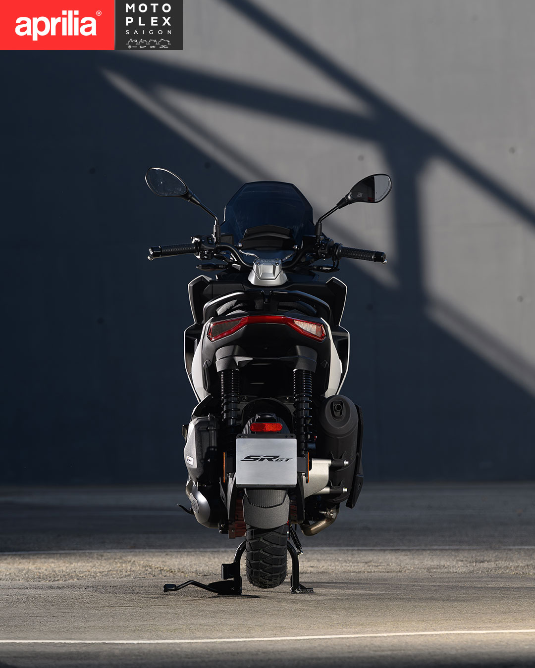 Màn hình LCD, Phuộc Showa, Lốp Michelin 