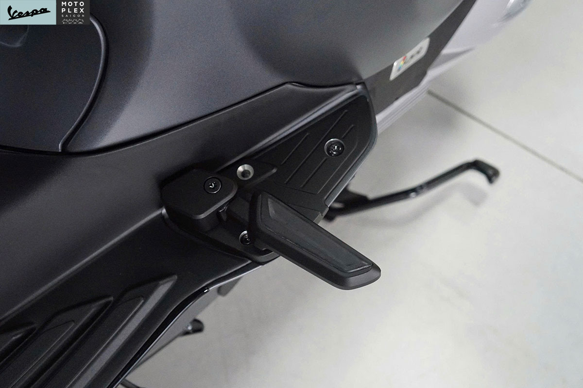 Gác chân Vespa
